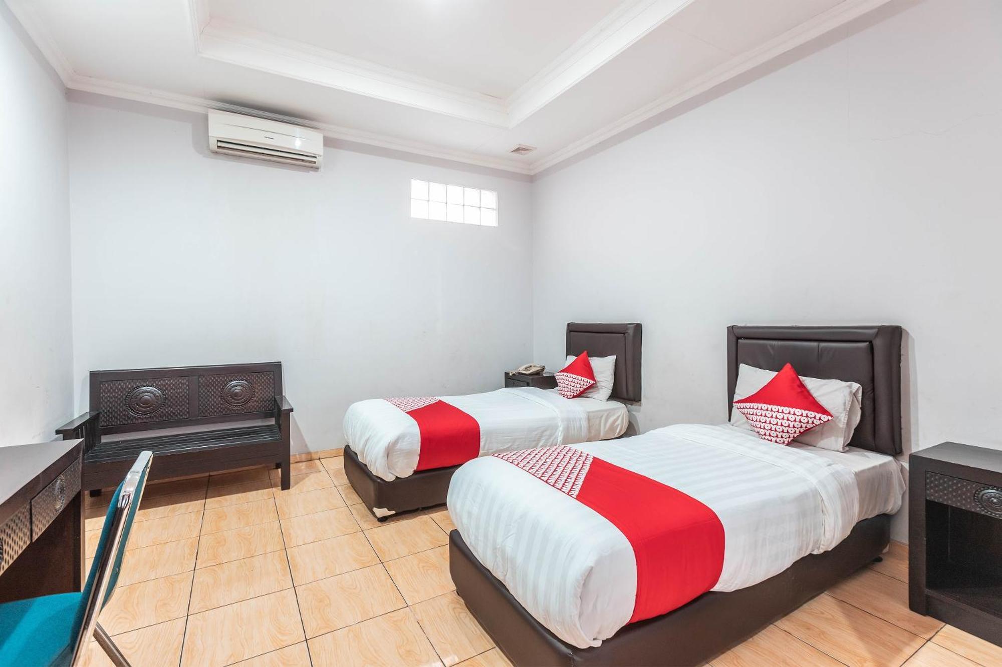 Super Oyo 686 Bunga Karang Hotel Бекаси Экстерьер фото