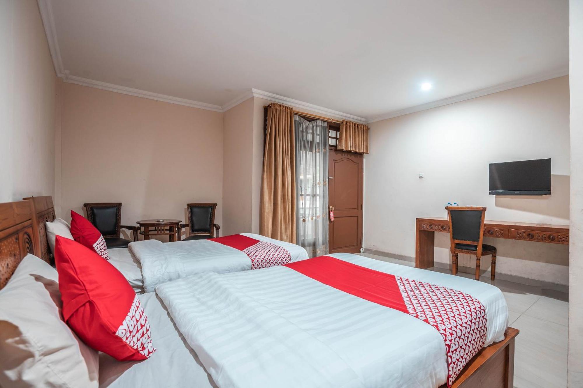 Super Oyo 686 Bunga Karang Hotel Бекаси Экстерьер фото