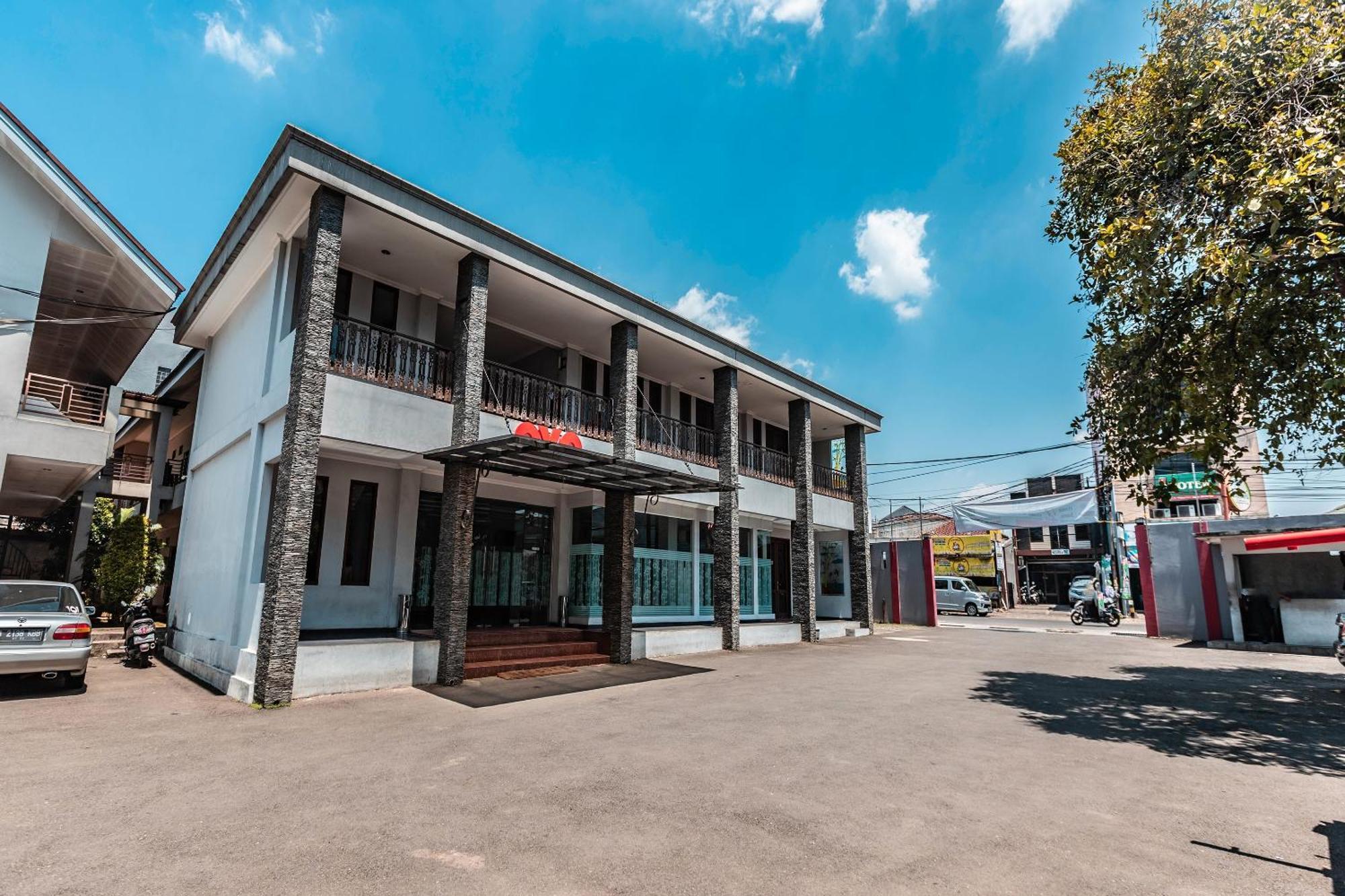Super Oyo 686 Bunga Karang Hotel Бекаси Экстерьер фото