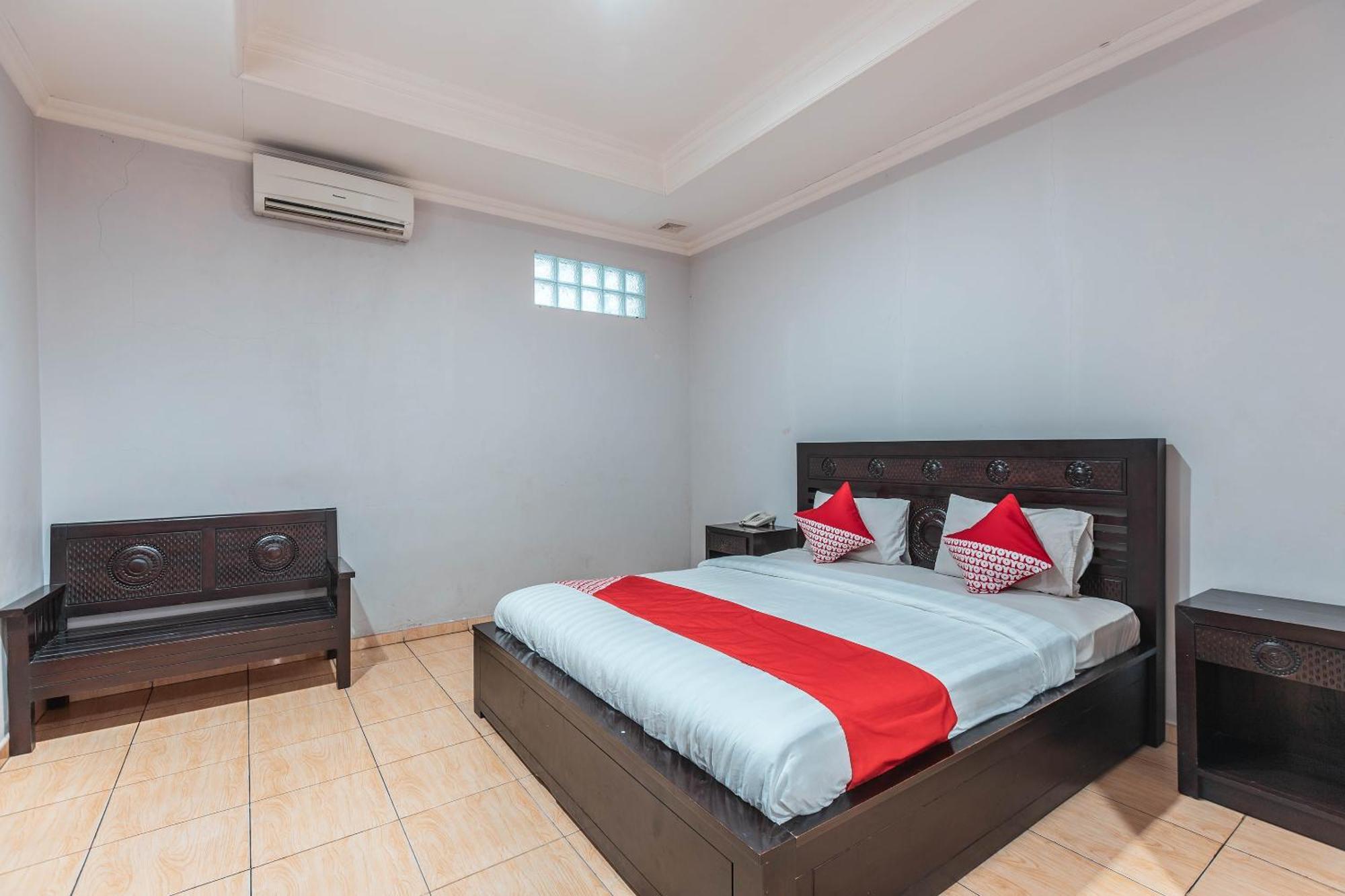 Super Oyo 686 Bunga Karang Hotel Бекаси Экстерьер фото