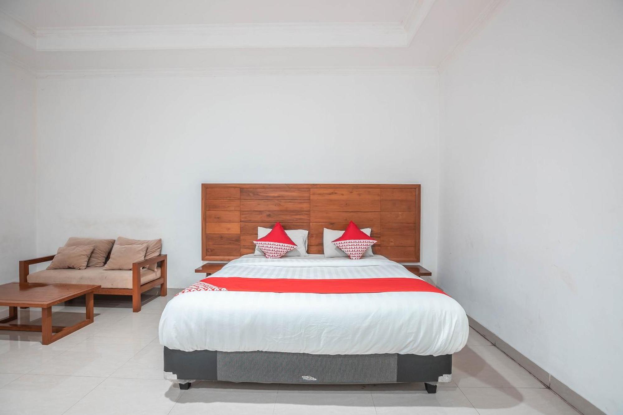 Super Oyo 686 Bunga Karang Hotel Бекаси Экстерьер фото