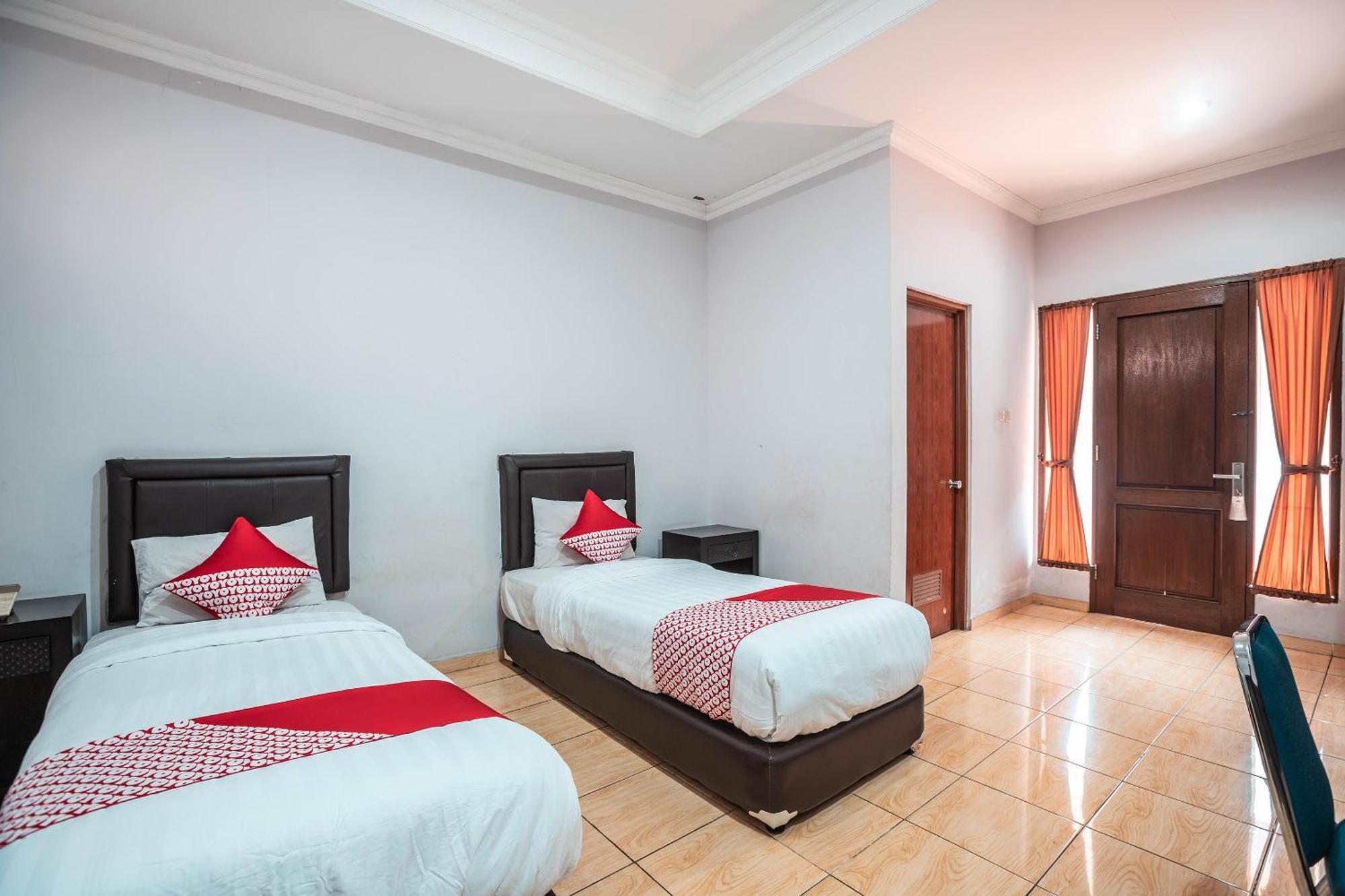 Super Oyo 686 Bunga Karang Hotel Бекаси Экстерьер фото